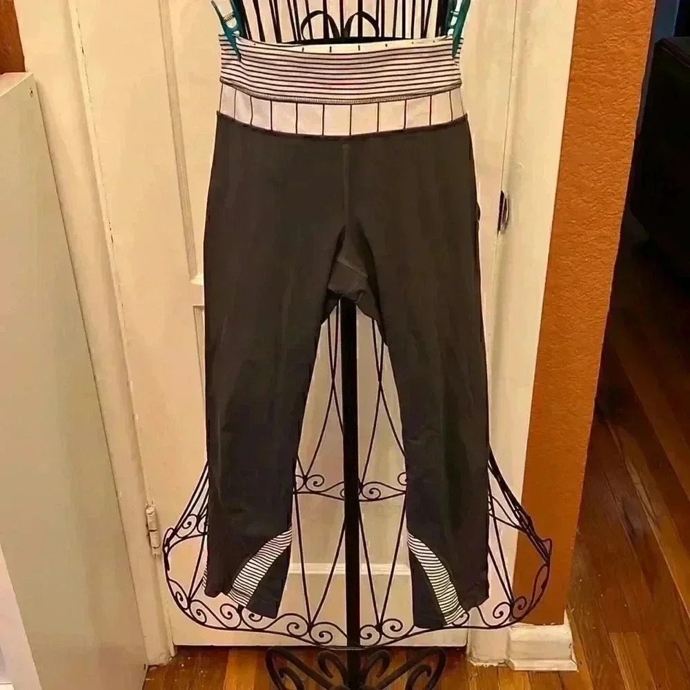 Lululemon Inspire Crop II-Sz 6
